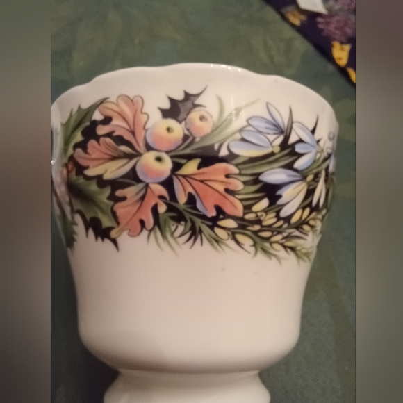 Royal Standard Tea Cup & Saucer - Picture 4 of 7